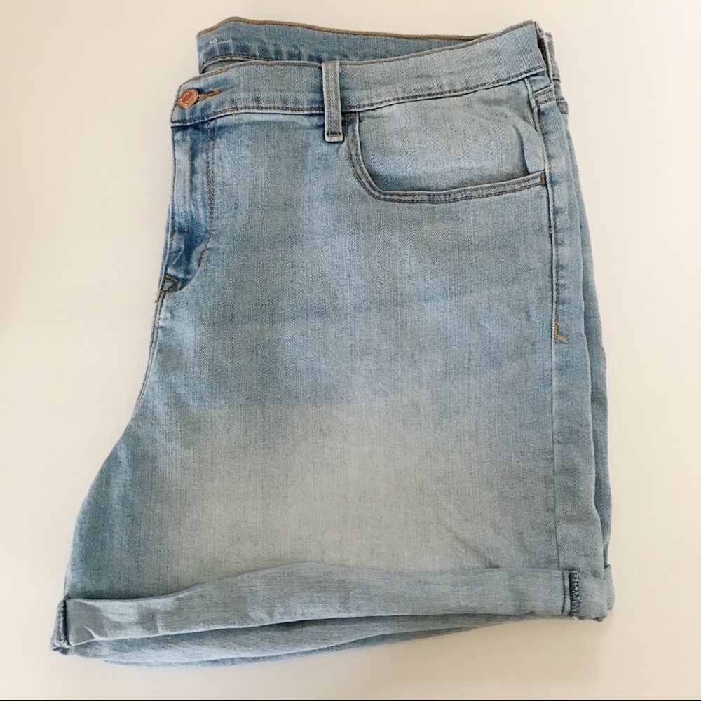 OLD NAVY | Light Wash Cuffed Jean Shorts 20